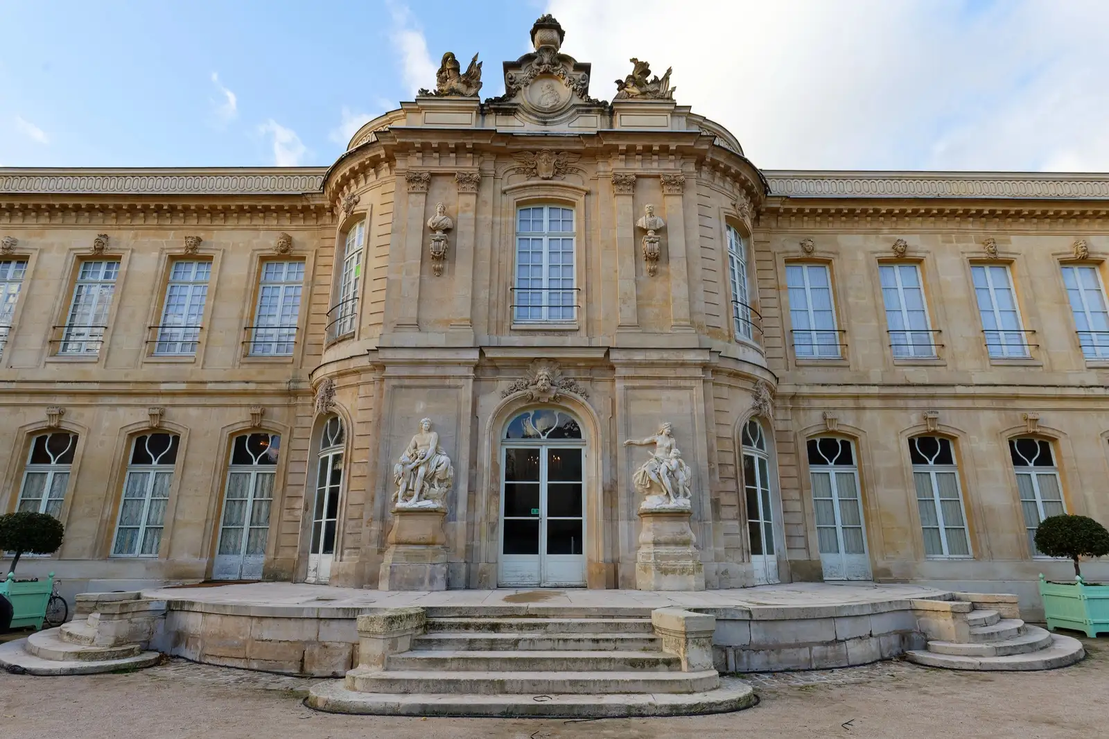 Façade du château d'Asnières