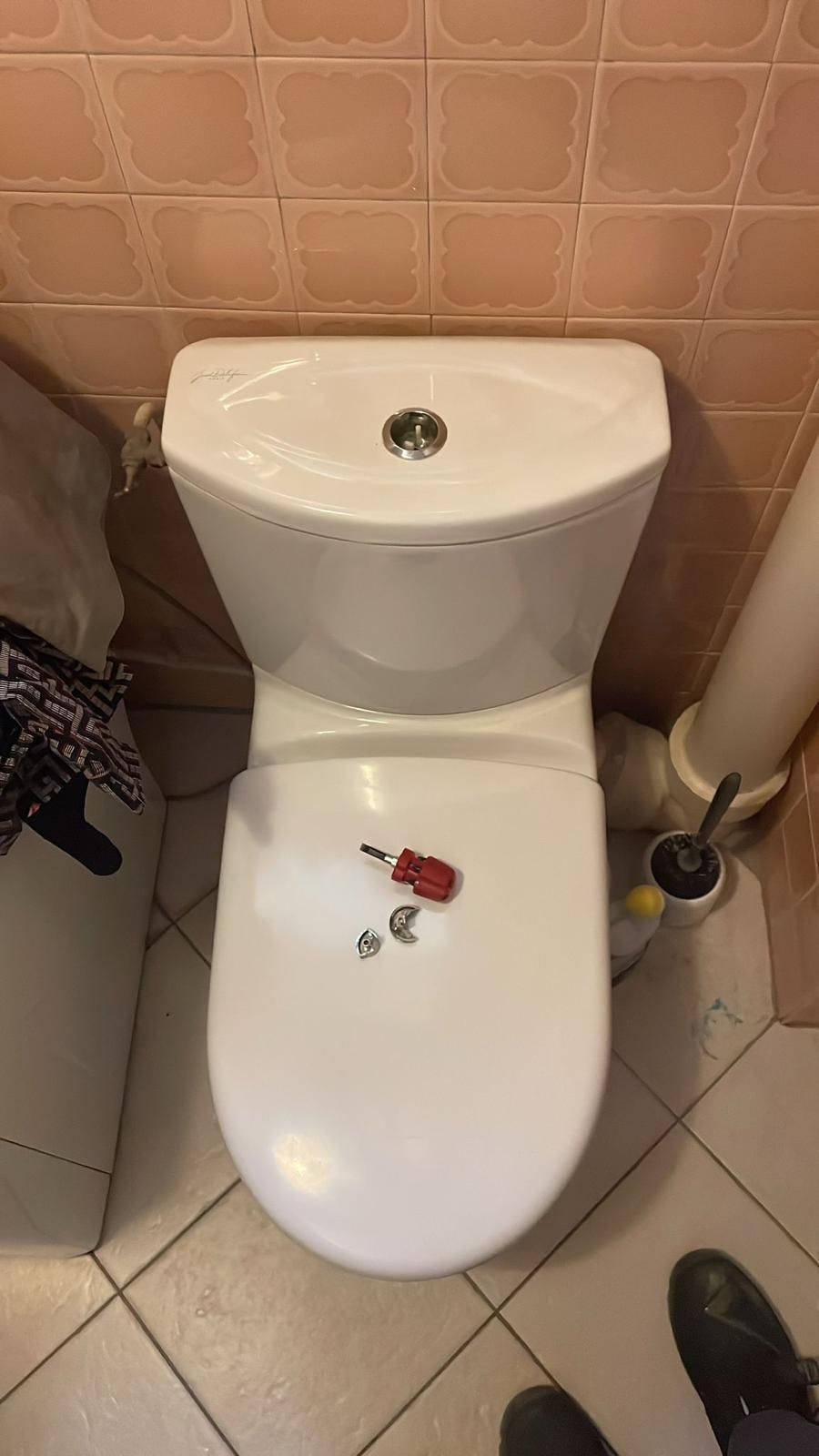 Remplacement du mécanisme de chasse d'eau d'un WC